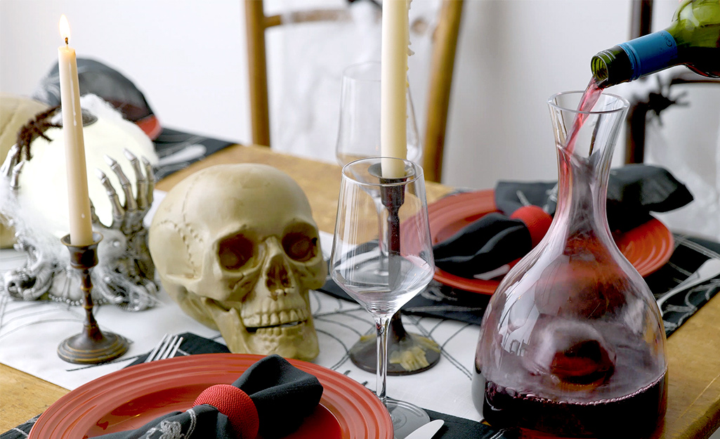 A fully set Halloween table. A fully set Halloween table.
