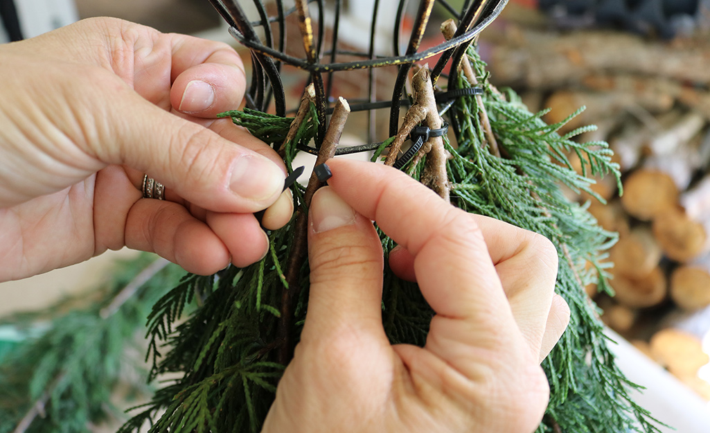 How to make a mannequin Christmas Tree