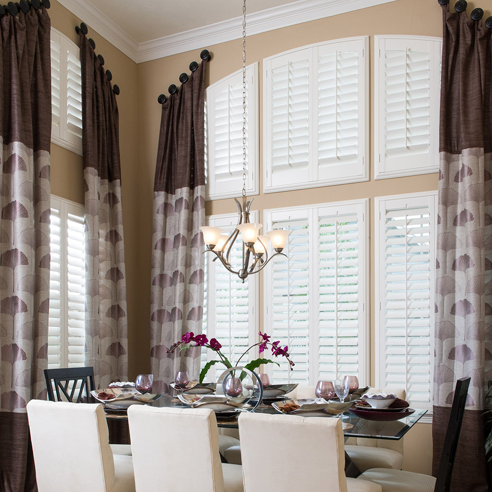 A large dining room that would be difficult to measure with a standard tape