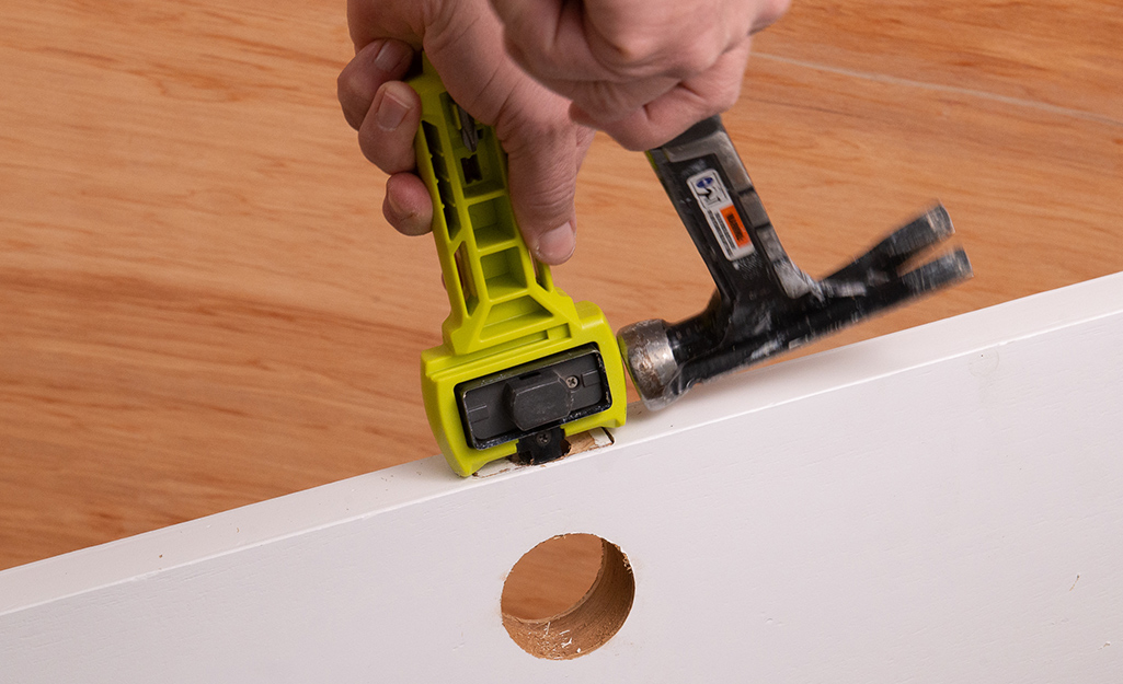 https://contentgrid.homedepot-static.com/hdus/en_US/DTCCOMNEW/Articles/how-to-mortise-a-door-latch-2023-step-2.jpg