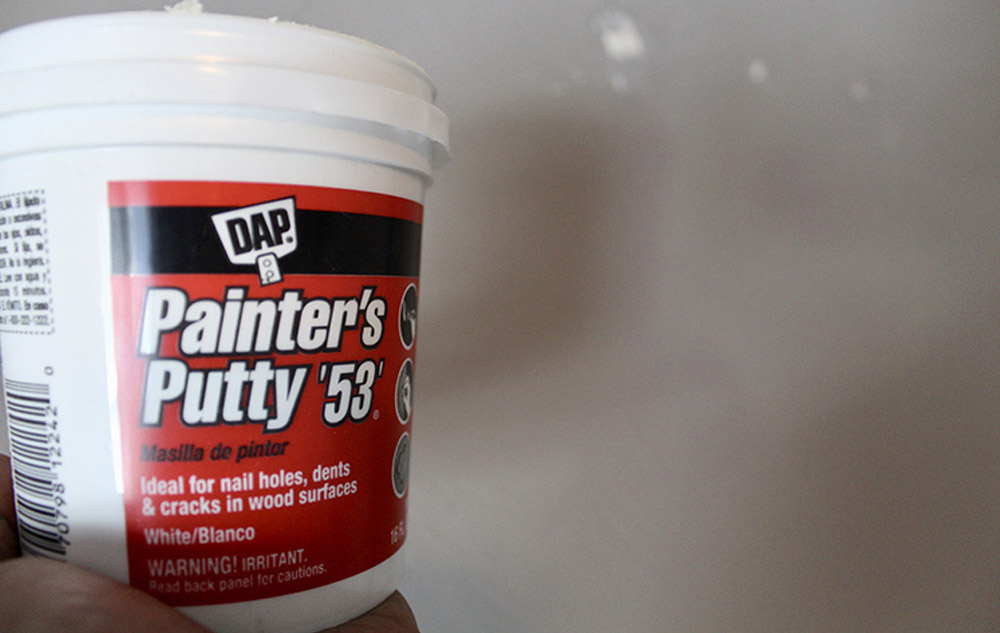 A tub of DAP painter's putty '53'.