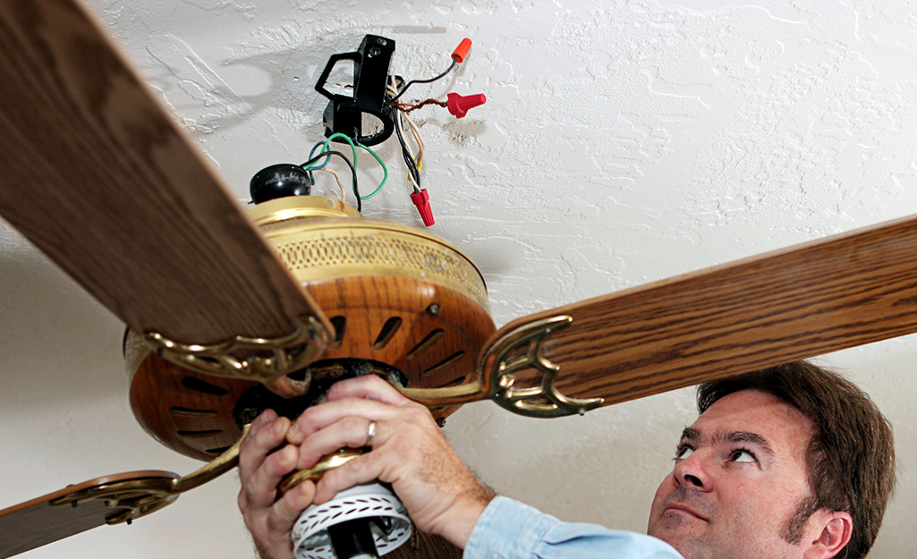 How To Remove A Ceiling Fan - How To Take The Light Cover Off A Ceiling Fan
