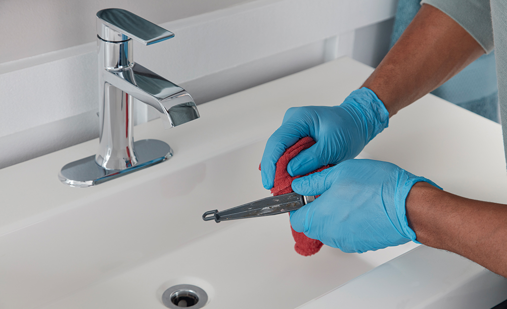 How to Reattach the Plunger on a Bathroom Sink