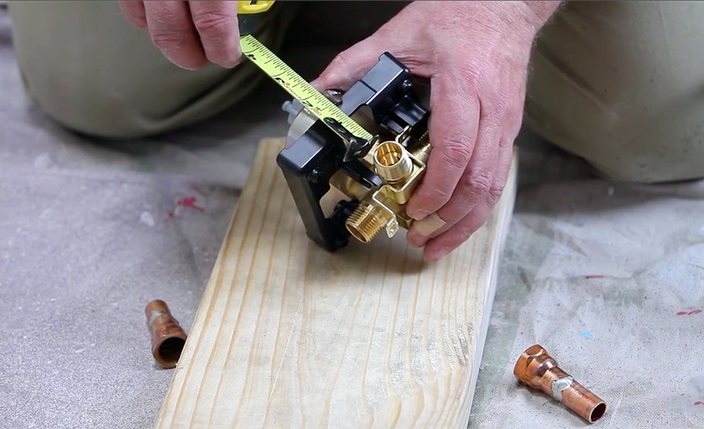 A person measuring the dimensions on a stringer.