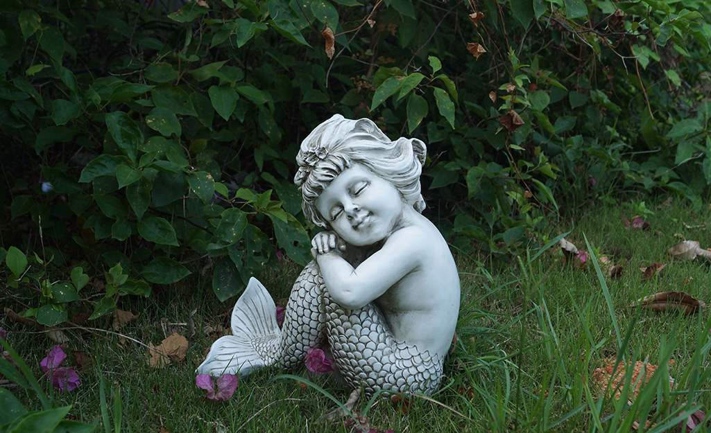Statue of a little mermaid.