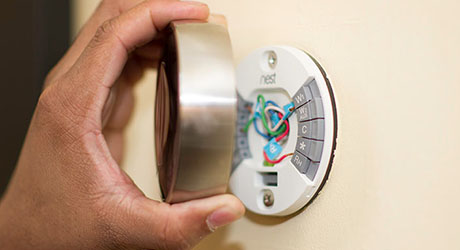  https://contentgrid.homedepot-static.com/hdus/en_US/DTCCOMNEW/Articles/how-to-trouble-shoot-your-thermostat-step-1.jpg