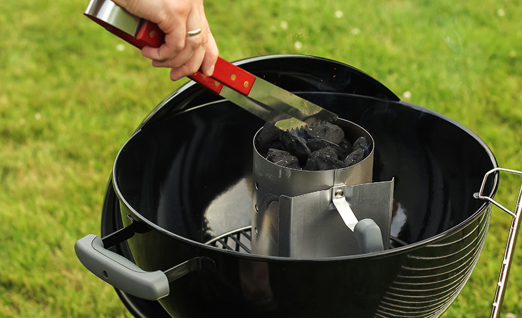 How to use a charcoal chimney with clearance newspaper