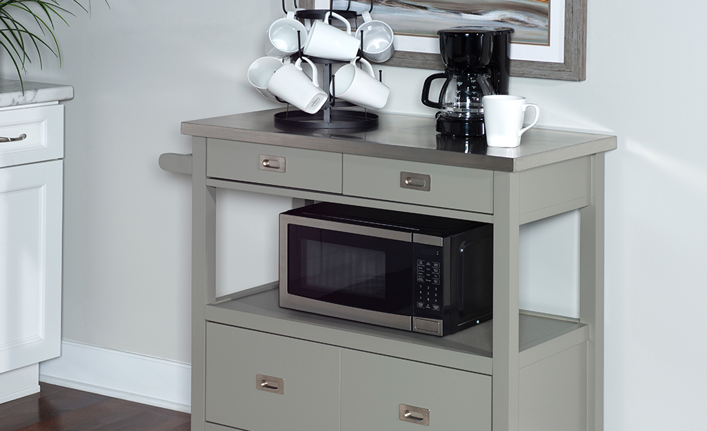 https://contentgrid.homedepot-static.com/hdus/en_US/DTCCOMNEW/Articles/how-to-use-a-kitchen-cart-2022-section-10.jpg