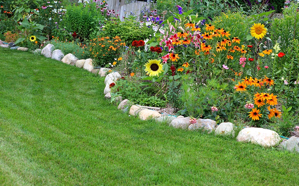 Best Landscape Edging For Your Yard The Home Depot
