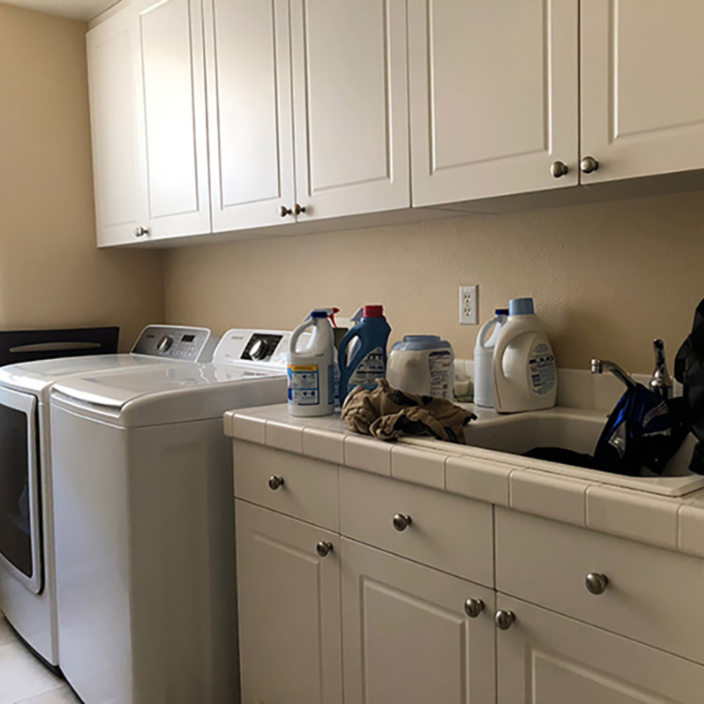 Featured image of post Laundry Room Floating Shelves Between Cabinets / Wall mounted, they add storage for utility or decorative items, do not take up floor space, and are visually.
