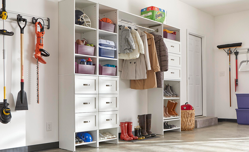 https://contentgrid.homedepot-static.com/hdus/en_US/DTCCOMNEW/Articles/mudroom-ideas-section-3-A.jpg
