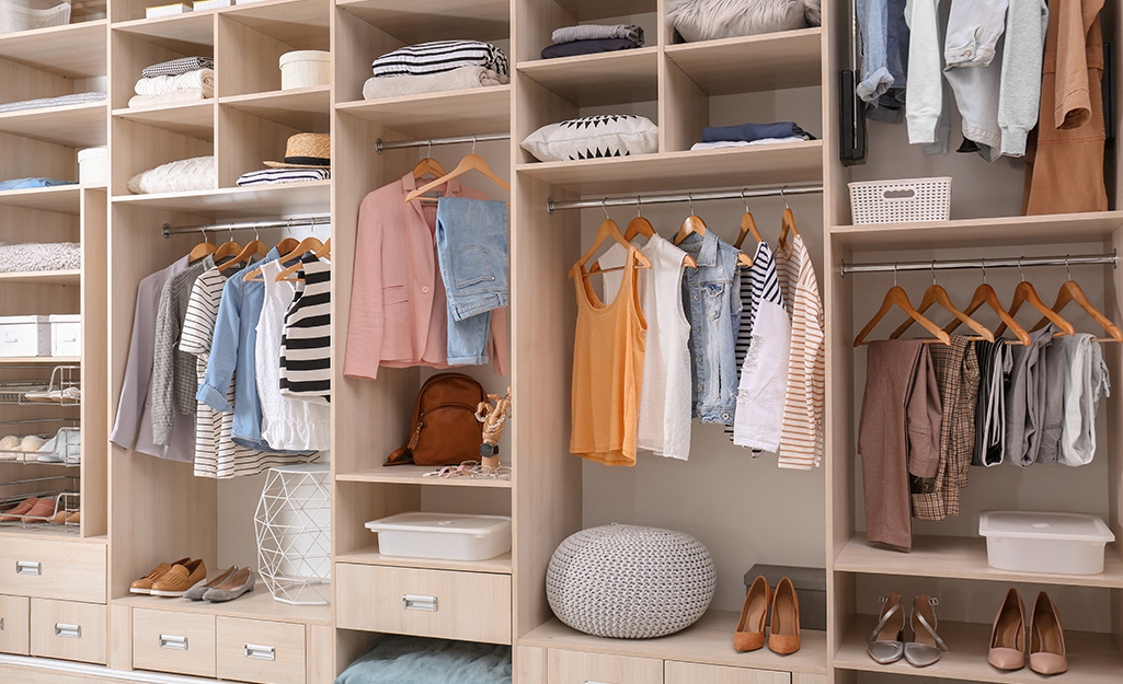 Wall mounted open outlet wardrobe