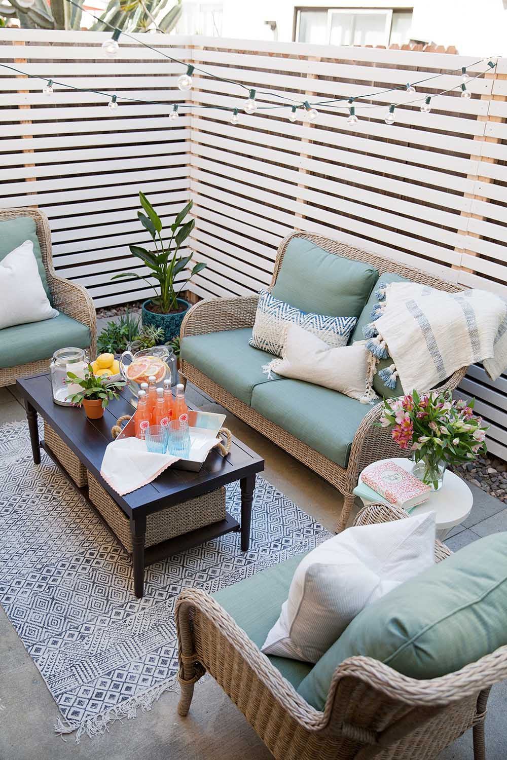 25 Colorful Backyard Decor Ideas to Refresh Your Porch or Patio