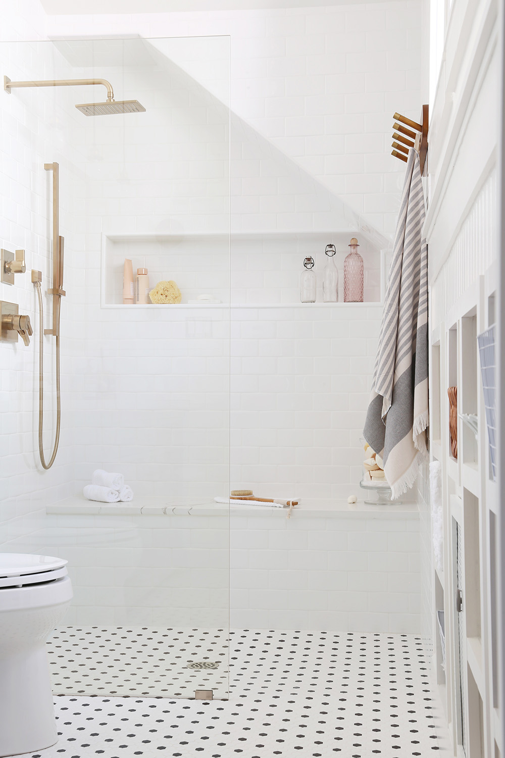 How to Customize Your Shower with Niches, Benches and Even a Soap Dish -  Tile Outlets of America