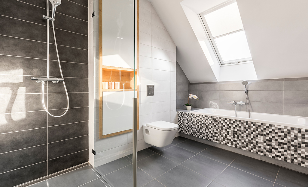 Small bath featuring a floating tub.