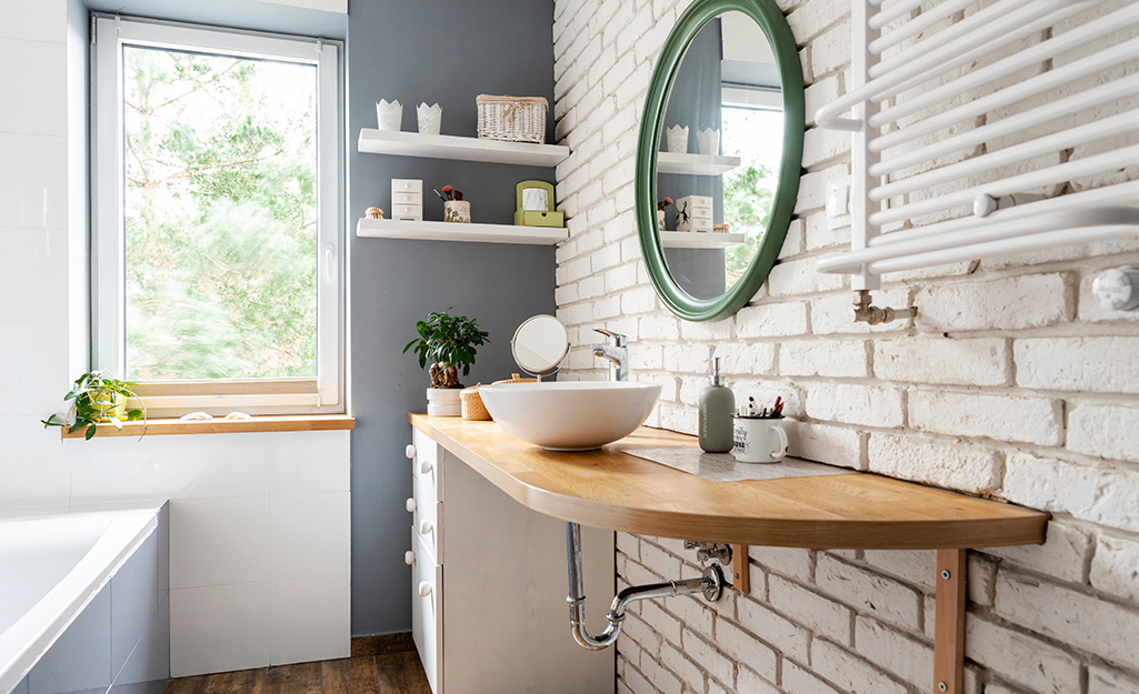 Narrow small bath outfitted with an open shelf vanity and wall storage.