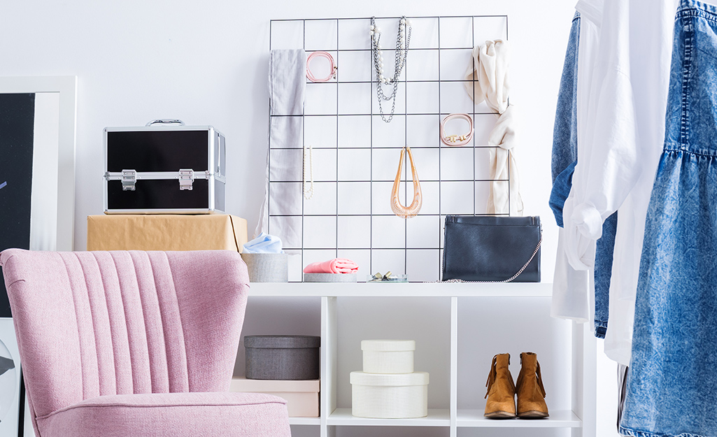 7 Quick Ways to Organize a Small Walk-in Closet – Simply2moms