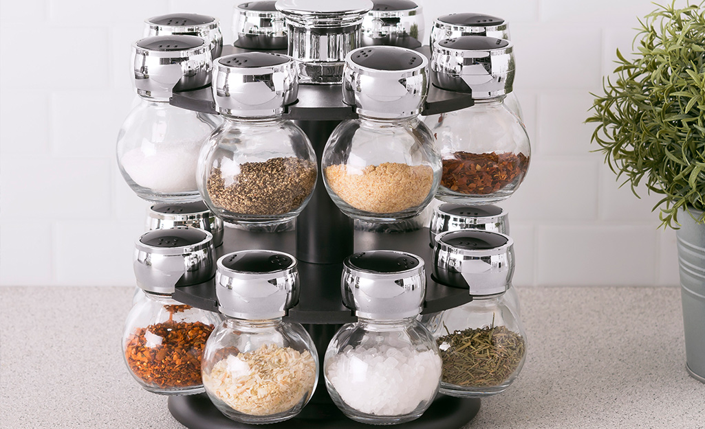 Moving Spices into Matching Glass Jars - How to do it on a budget!