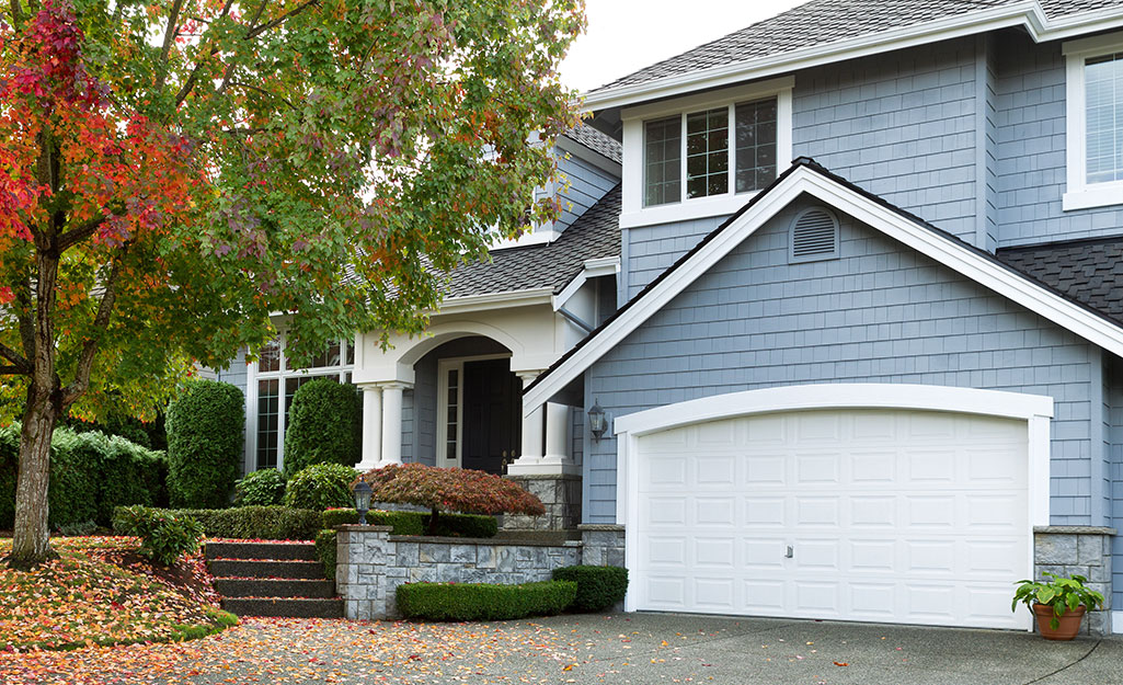 Choosing the Right Garage Door Size for Your New Home