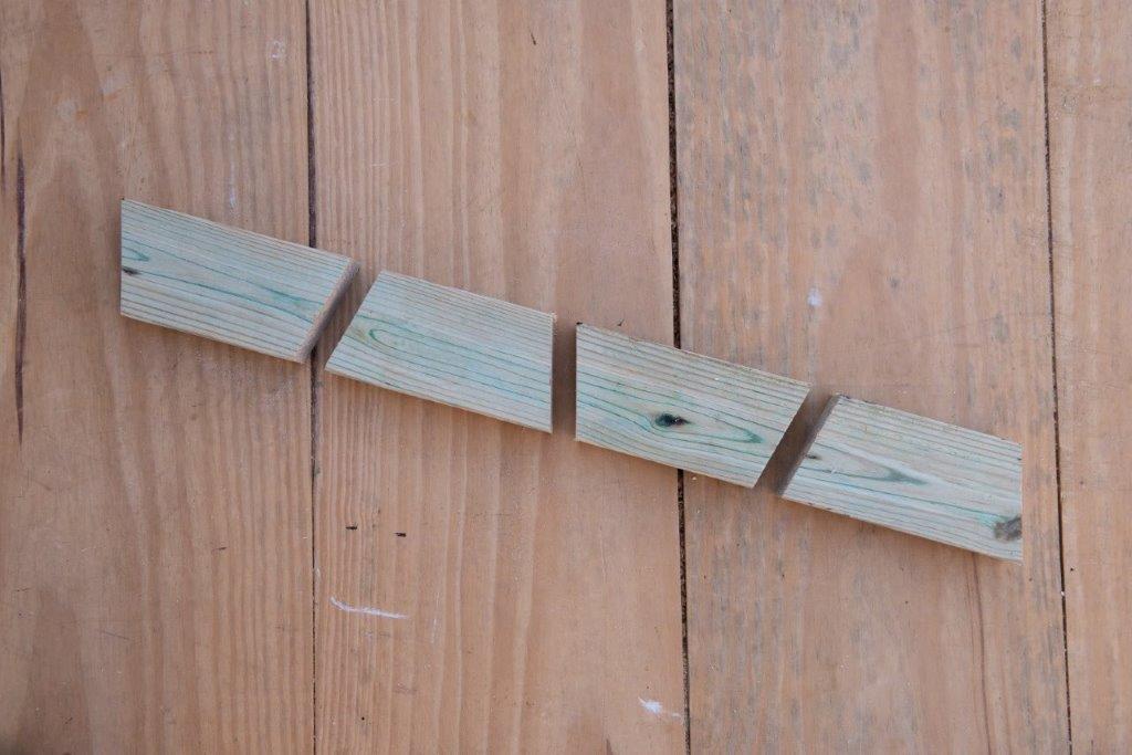 Four gussets cut from the remaining board. Four gussets cut from the remaining board.