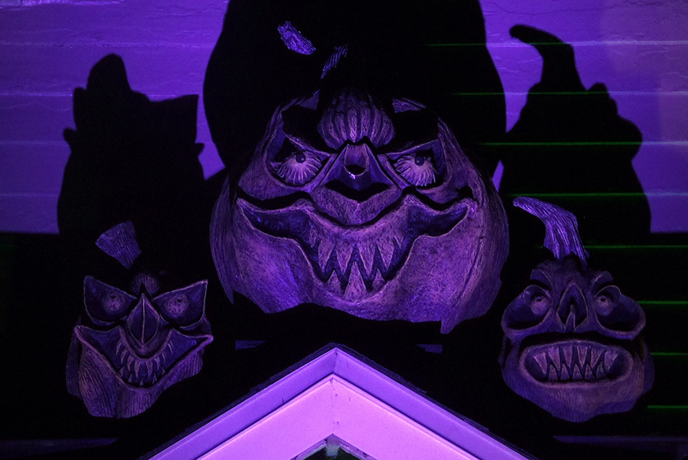 The Amazing 13 Pumpkins Spooky Outdoor Halloween Display