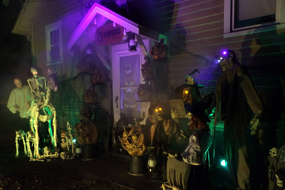 The Amazing 13 Pumpkins Spooky Outdoor Halloween Display