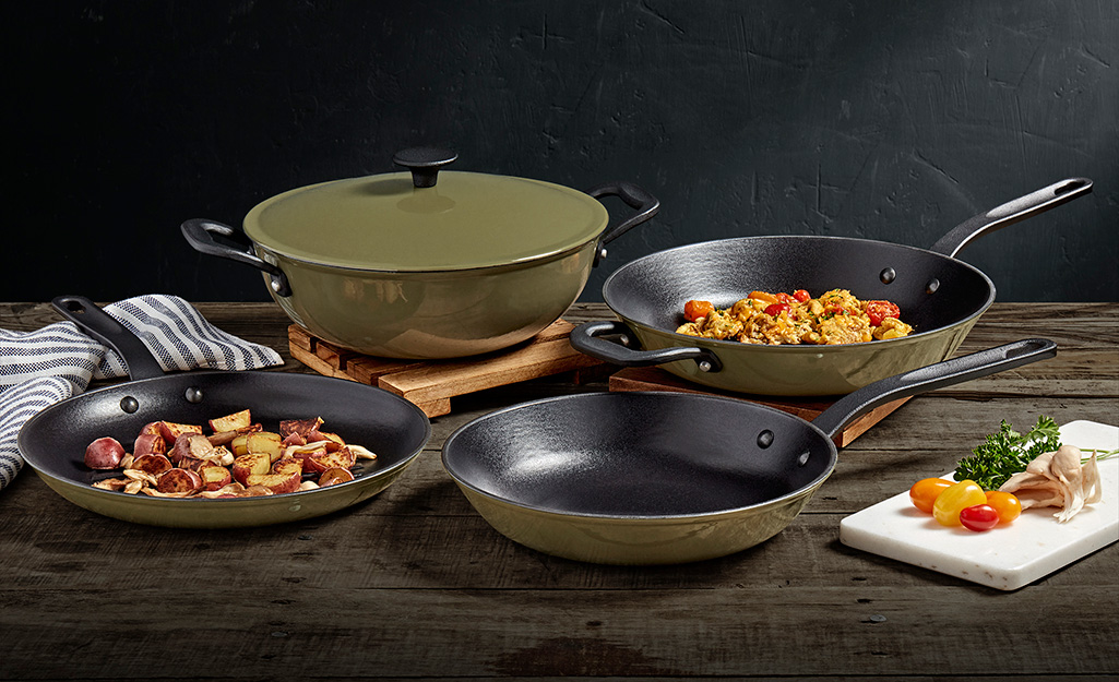 https://contentgrid.homedepot-static.com/hdus/en_US/DTCCOMNEW/Articles/the-best-cookware-sets-for-busy-kitchens-2022-section-10.jpg