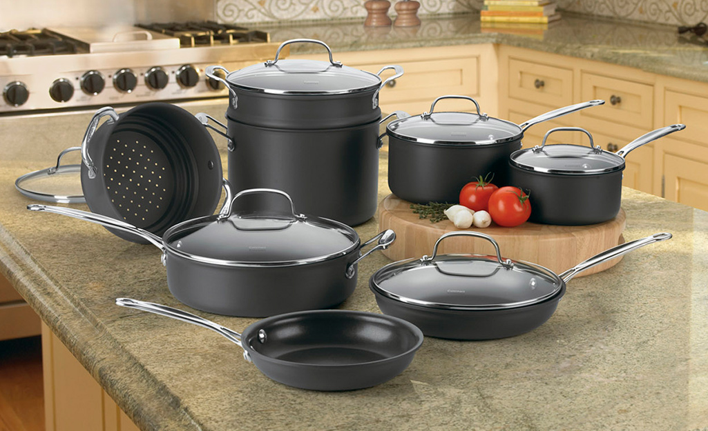 https://contentgrid.homedepot-static.com/hdus/en_US/DTCCOMNEW/Articles/the-best-cookware-sets-for-busy-kitchens-2022-section-7.jpg