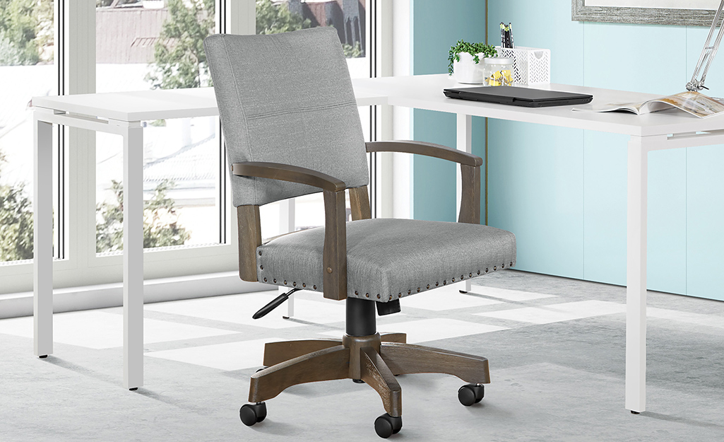 https://contentgrid.homedepot-static.com/hdus/en_US/DTCCOMNEW/Articles/the-best-office-chairs-for-your-home-section-2.jpg
