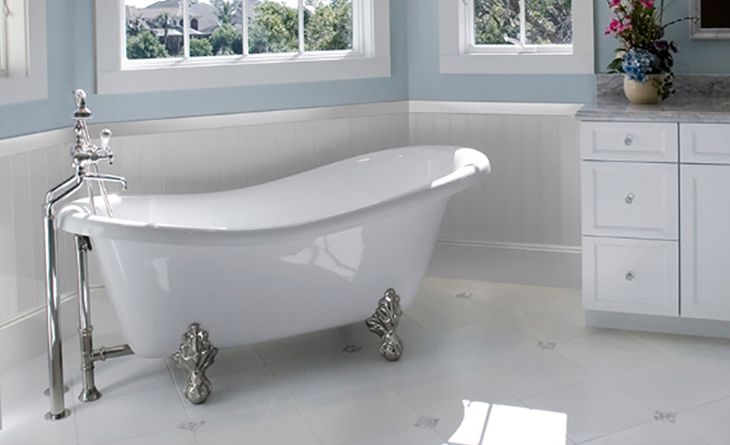 A bathroom with beadboard and baseboard moulding.