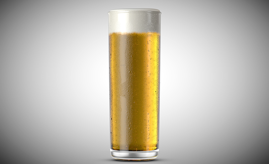 https://contentgrid.homedepot-static.com/hdus/en_US/DTCCOMNEW/Articles/types-of-beer-glasses-2022-section-10.jpg