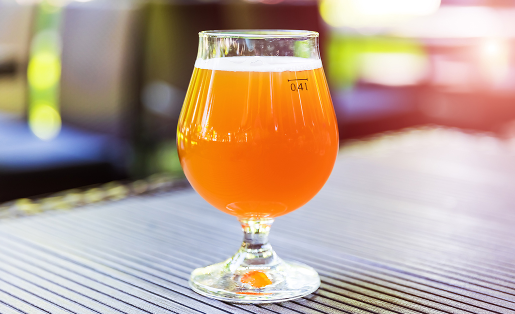 Types of IPA Beer & The Best Glasses to Serve It