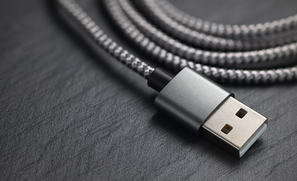A cable with a USB plug-in connector.