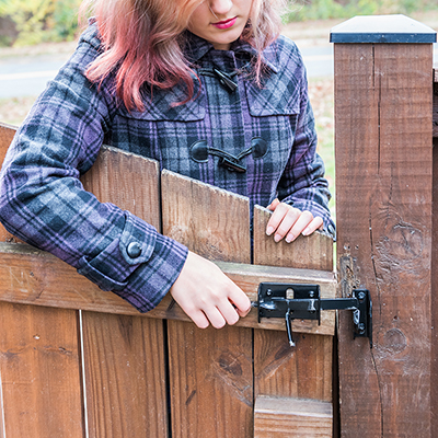 Types of Fence Materials and Hardware
