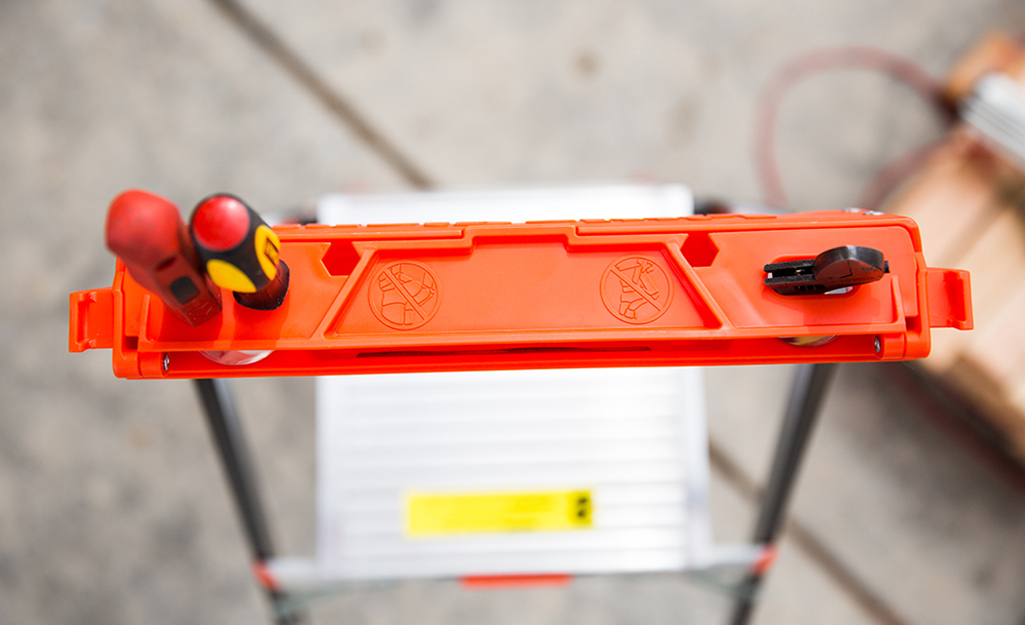 Top view of a ladder with a tool holder.