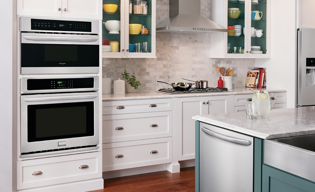 Built-In vs. Countertop Microwaves