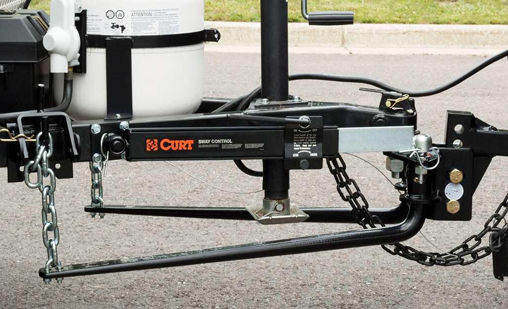 A weight distribution hitch connects a tow vehicle to a trailer.