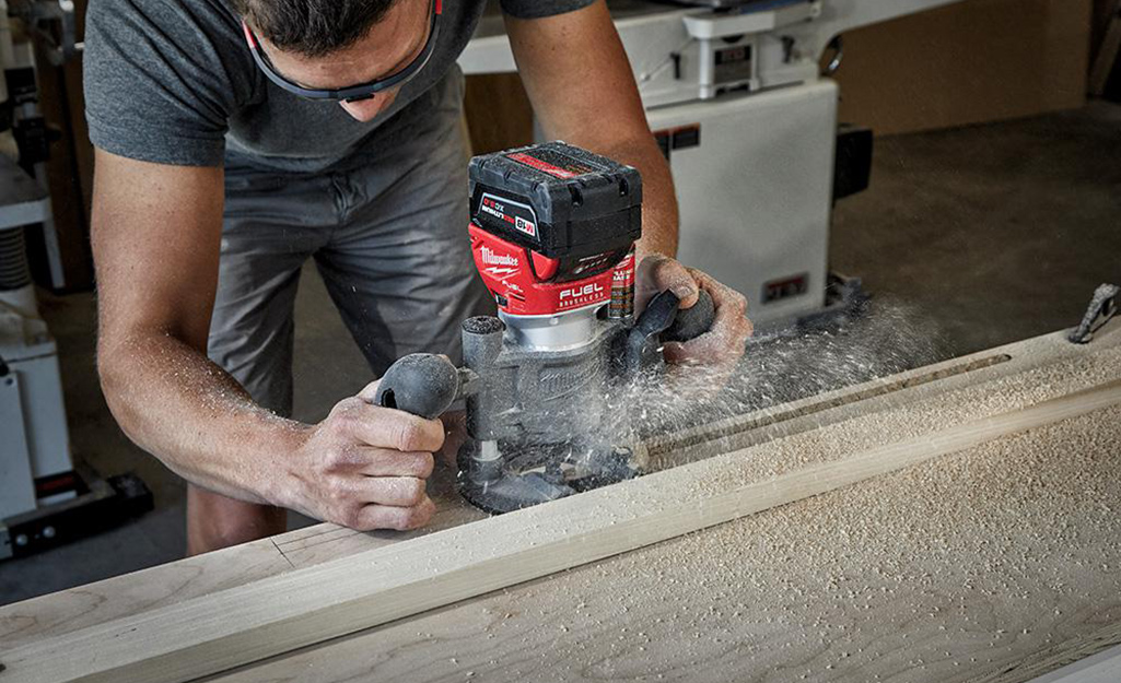 how to use a wood router