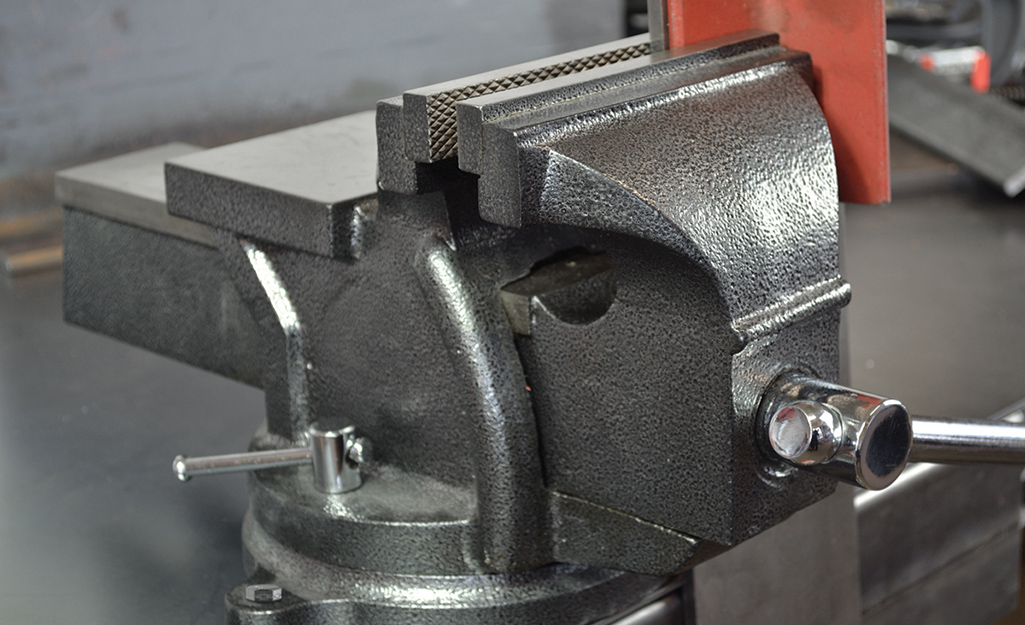 A close up image of a vise.