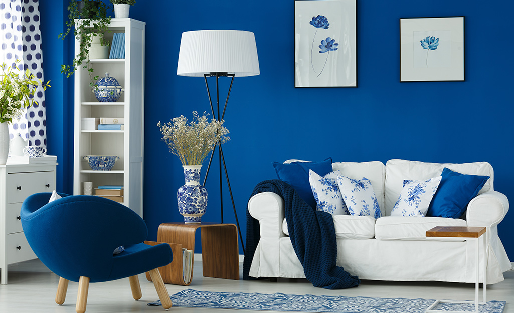 Featured image of post Royal Blue And Grey Living Room Decor : One is the color palette of warm gray and linen, and another is the symmetry of the design.