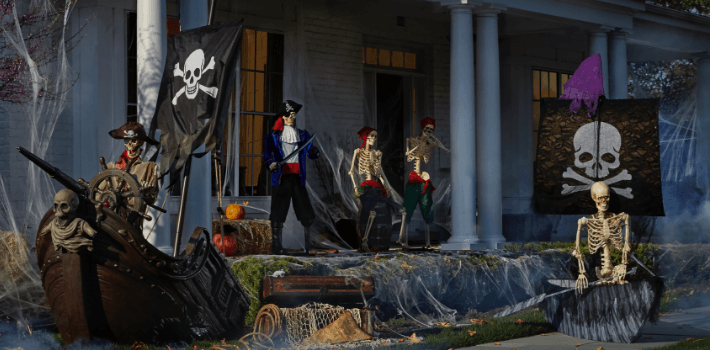 Trends For 10 Spooky Halloween Decorations Inside