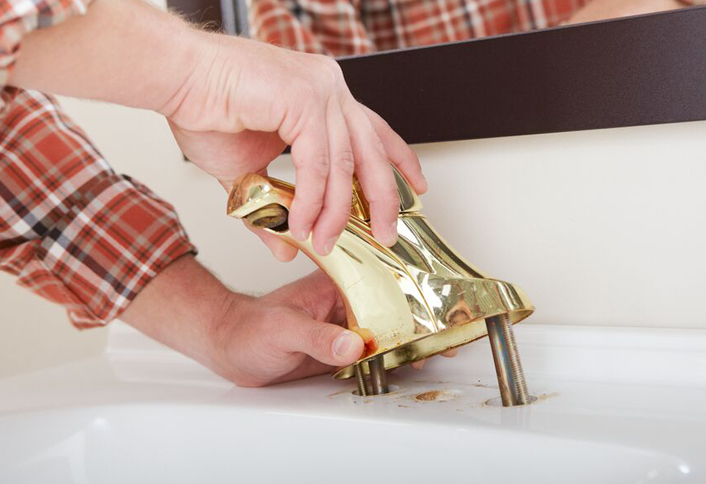 Remove the old faucet - Center-Set Faucet Remove the old faucet - Center-Set Faucet