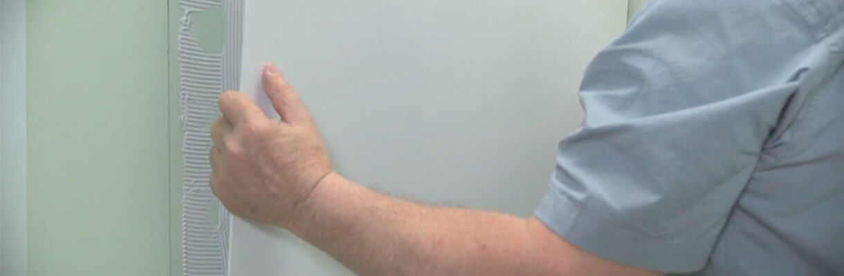 Apply adhesive to the panel Apply adhesive to the panel