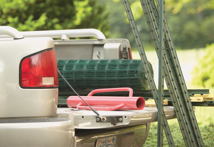 faster installation, use metal posts - Building Wire Fence faster installation, use metal posts - Building Wire Fence