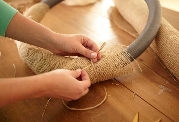 Wrapwreath secure with twine - Make Burlap Wreath Wrapwreath secure with twine - Make Burlap Wreath