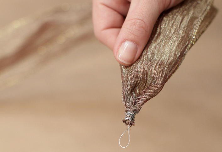 Wrap wire around ribbon - Unique Decorate with Ornaments Wrap wire around ribbon - Unique Decorate with Ornaments