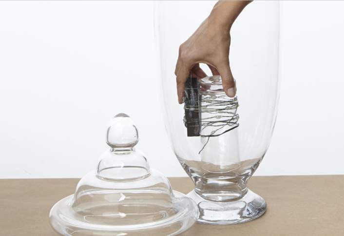 Position glass inside jar - Make Holiday Jar Position glass inside jar - Make Holiday Jar
