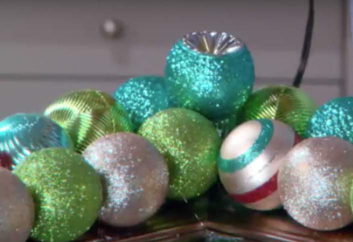 Place reflective ornaments corners - Make Ornament Mirror Place reflective ornaments corners - Make Ornament Mirror