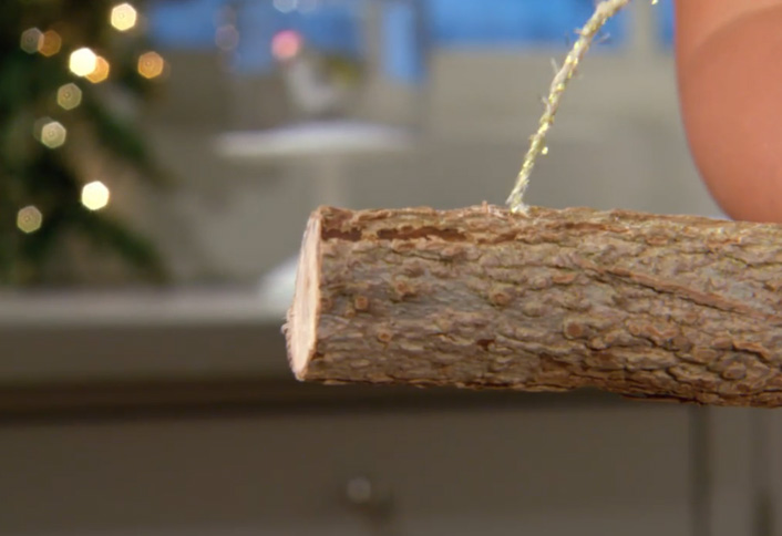 Cut thread ribbon - Make Ornament Tree Cut thread ribbon - Make Ornament Tree