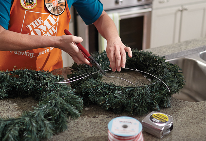 Connect three wreaths - Triple Wreath Door Hanger Connect three wreaths - Triple Wreath Door Hanger